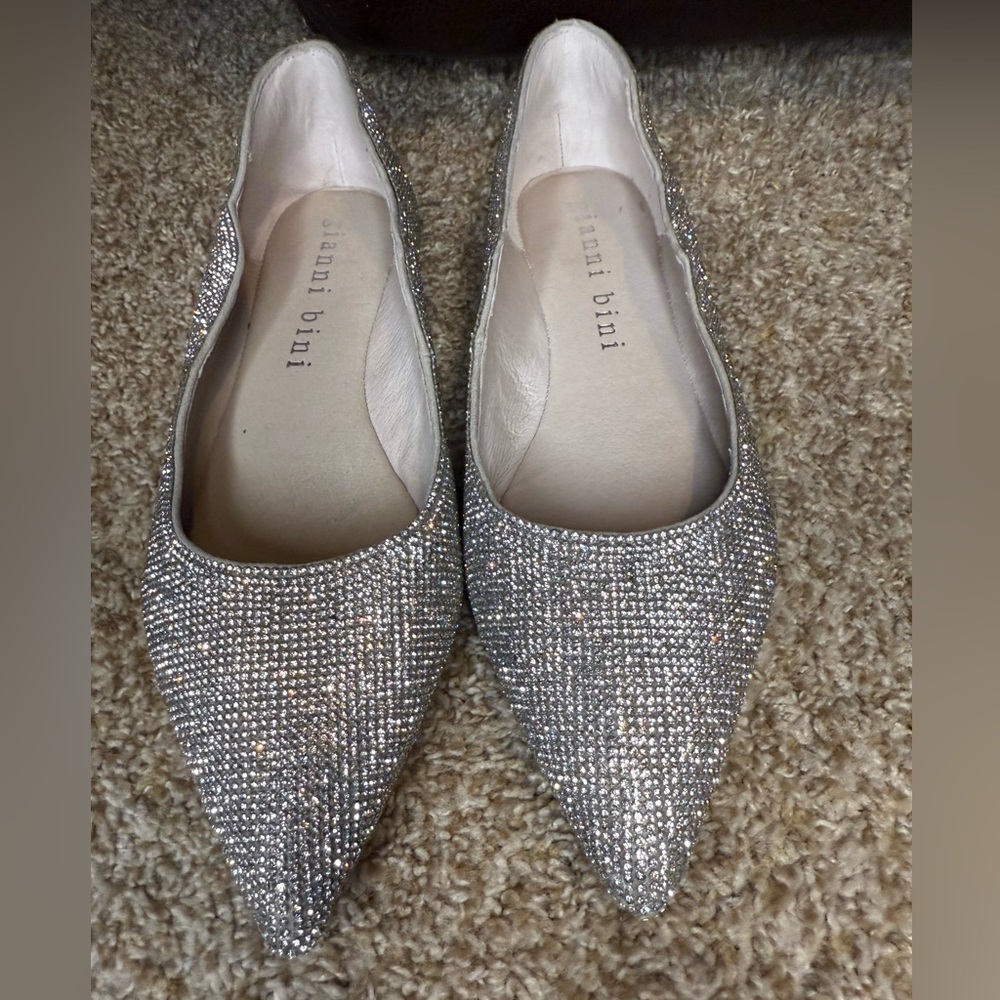 Like New! Gorgeous Gianni Bini Glittering Silver flats